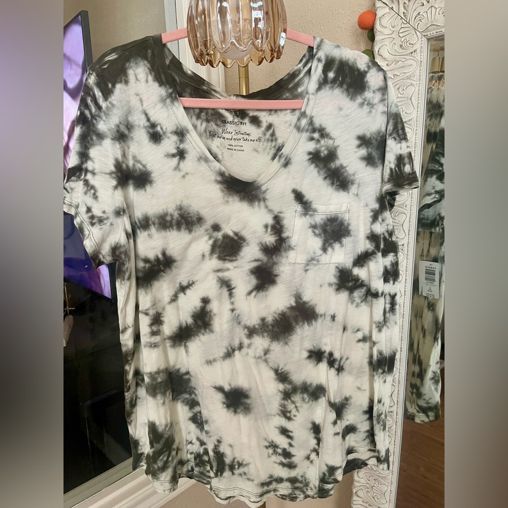 Torrid Olive Tie-Dye V-neck Pocket Tee NWT
